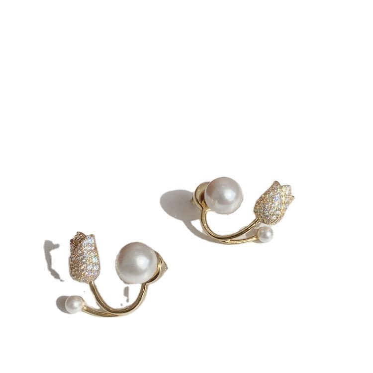 Tulip pearl studs