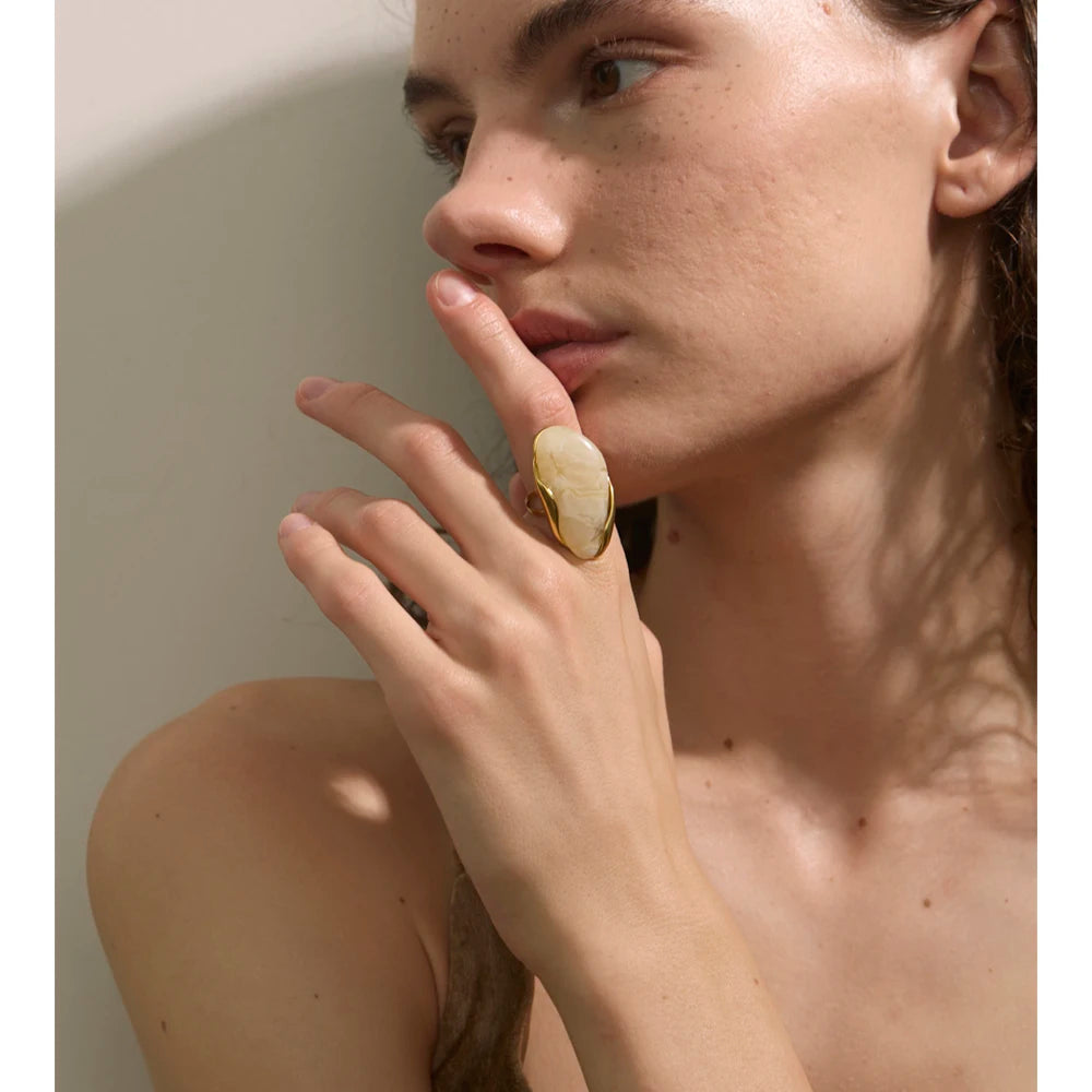 Icon Curve Ring