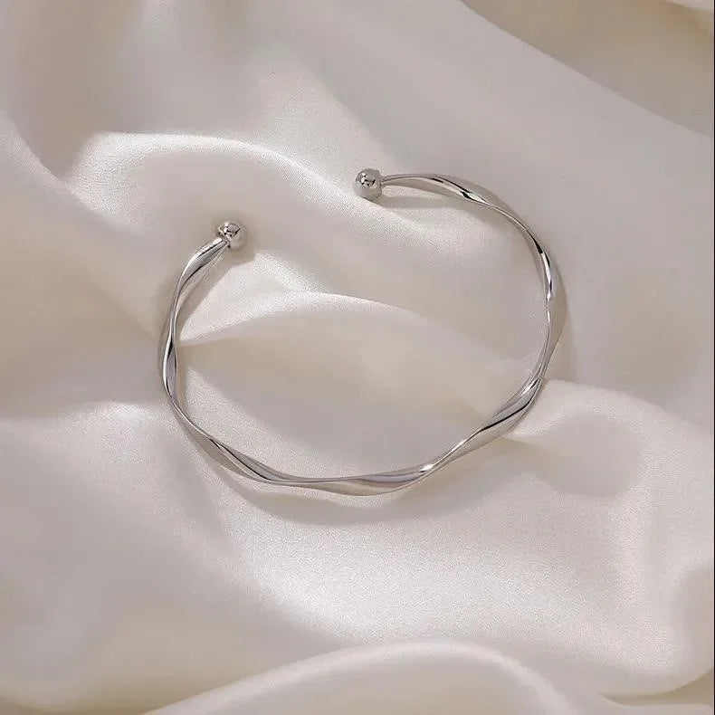 Contour Clasp Bracelet