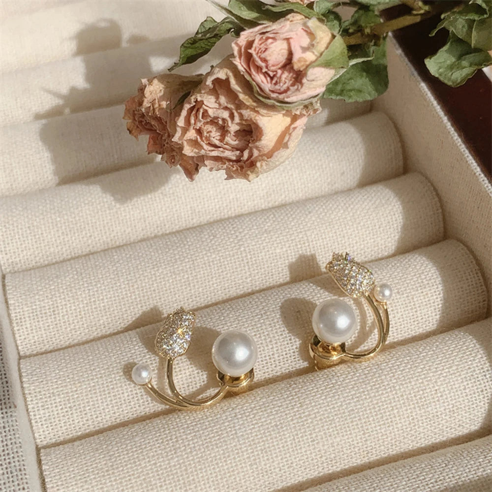 Tulip pearl studs